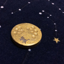 満月に猫 ブローチ(陶器)　金色(帯留,ヘアゴム金具変更有) 4枚目の画像