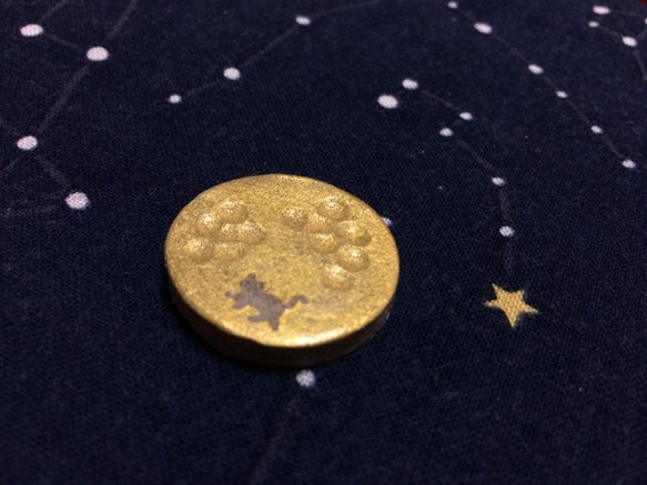 満月に猫 ブローチ(陶器)　金色(帯留,ヘアゴム金具変更有) 4枚目の画像