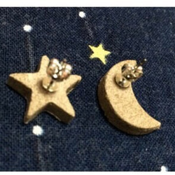 夜空の三日月と星 ピアス　陶器　金の月　銀の星 4枚目の画像