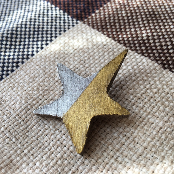夜空のお星さまブローチ 金＆銀ハーフ 陶器 1枚目の画像