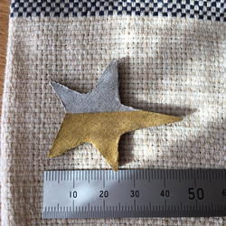 夜空のお星さまブローチ 金＆銀ハーフ 陶器 3枚目の画像