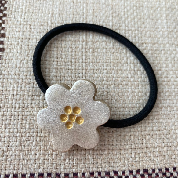 おはなヘアゴム ぎん色 陶器 髮圈 LUMIKUKKA 的作品 721304｜Creema