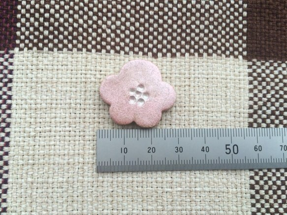 梅のお花　和菓子風ブローチ ぴんくパール 陶器 3枚目の画像