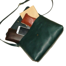 【選べるサイズ】イタリアンレザー　三角形の鞄　ショルダーバッグ 4枚目の画像