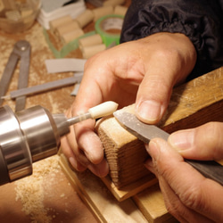 Wood Carving Acorn Pendant: Teak & Ashwood 第6張的照片