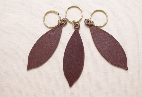 LK-4 Leather Leaf Keychain (dark brown) 第2張的照片