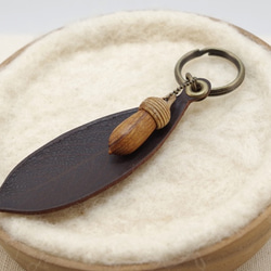 LK-4 Leather Leaf Keychain (dark brown) 第3張的照片