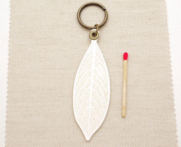 [White] Leather Leaf Vein Keychain (LK-8) 第2張的照片