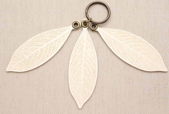 [White] Leather Leaf Vein Keychain (LK-8) 第3張的照片