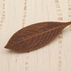 Wood Carving Leaf Brooch [Walnut] (LBR-5) 第5張的照片