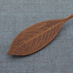 Wood Carving Leaf Brooch [Walnut] (LBR-5) 第6張的照片