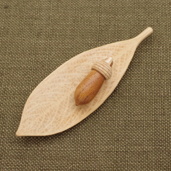 Wood Carving Leaf & Acorn Brooch [KEYAKI× Maple/ TOCHI] 第1張的照片