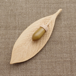 Wood Carving Leaf & Acorn Brooch [Magnolia × Maple/ TOCHI 第1張的照片