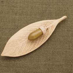 Wood Carving Leaf & Acorn Brooch [Magnolia × Maple/ TOCHI 第3張的照片