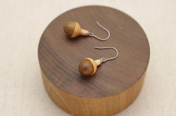 PEA-1 TINY Wooden Acorn Earring   [Magnolia & Maple] 第3張的照片