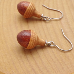 PEA-2 TINY Wooden Acorn Earring  [Padouk & Cherry wood] 第4張的照片