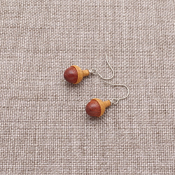 PEA-2 TINY Wooden Acorn Earring  [Padouk & Cherry wood] 第6張的照片