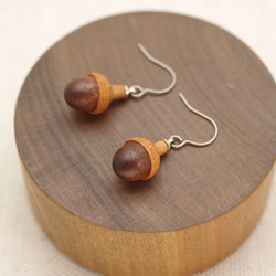 PEA-3 TINY Wooden Acorn Earring  [Walnut & Cherry wood] 第3張的照片