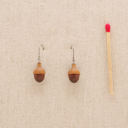 PEA-3 TINY Wooden Acorn Earring  [Walnut & Cherry wood] 第5張的照片