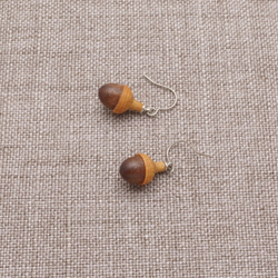 PEA-3 TINY Wooden Acorn Earring  [Walnut & Cherry wood] 第6張的照片