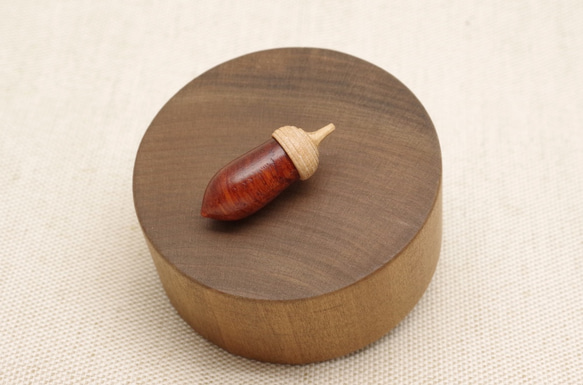 A-17 Padouk & Cherry wood - Wood carving acorn 第2張的照片