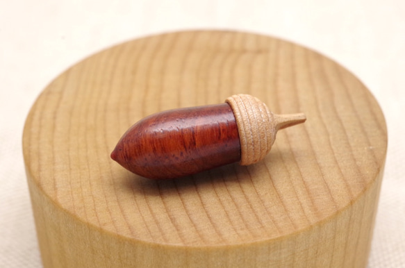 A-17 Padouk & Cherry wood - Wood carving acorn 第3張的照片
