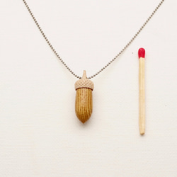 Wood Carving Acorn Pendant - KEYAKI & Maple (B-16) 第3張的照片