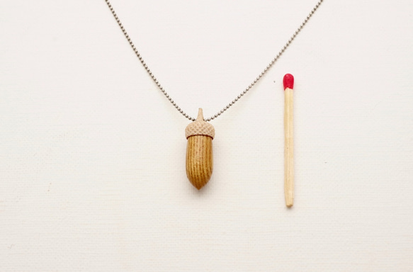 Wood Carving Acorn Pendant - KEYAKI & Maple (B-16) 第3張的照片