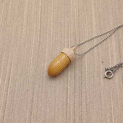 Wood Carving Acorn Pendant - KEYAKI & Maple (B-16) 第4張的照片