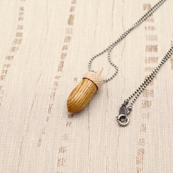 Wood Carving Acorn Pendant - KEYAKI & Maple (B-16) 第5張的照片