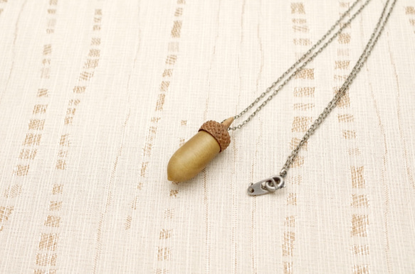 Wood Carving Acorn Pendant - Magnolia & Walnut (B-15) 第6張的照片