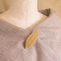 Wood Carving Leaf Brooch [Magnolia] (LBR-1) 第1張的照片