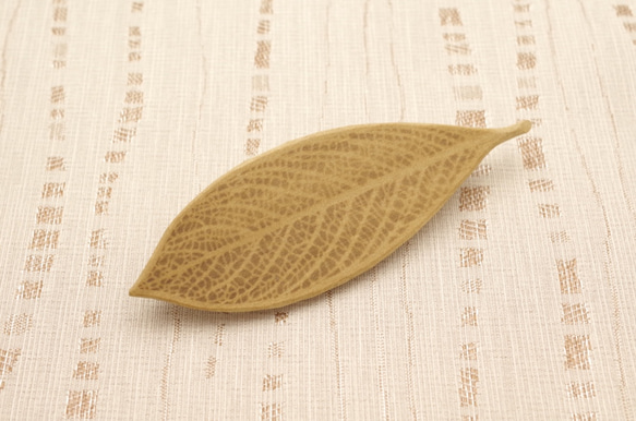Wood Carving Leaf Brooch [Magnolia] (LBR-1) 第8張的照片