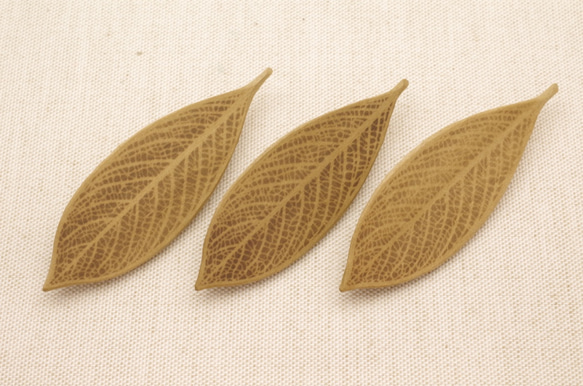 Wood Carving Leaf Brooch [Magnolia] (LBR-1) 第2張的照片