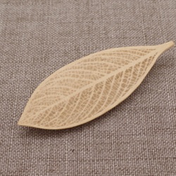 Wood Carving Leaf Brooch [Basswood] (LBR-4) 第6張的照片