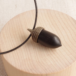 Wood Carving Acorn Pendant : Ebony & JINDAI Ashwood 第1張的照片