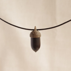 Wood Carving Acorn Pendant : Ebony & JINDAI Ashwood 第2張的照片