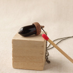 URUSHI finish Wood Carving Acorn Pendant 第7張的照片