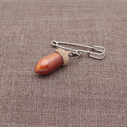 Wood Carving Acorn Brooch - Padouk & Walnut (B-7) 第10張的照片