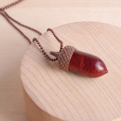 Wood Carving Acorn Pendant : Padouk & Walnut 第1張的照片