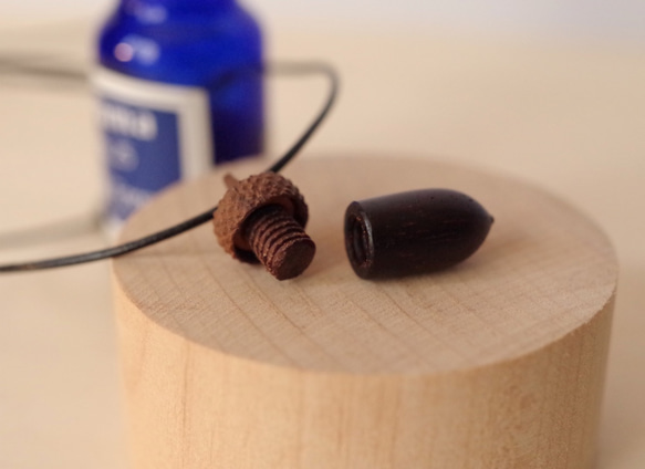 Aroma diffuser, Wood Carving Acorn: Rosewood & Walnut 第1張的照片