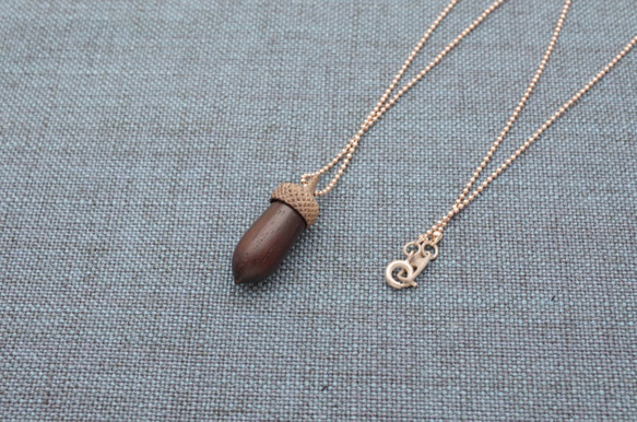 Wood Carving Acorn Pendant : Rosewood & Walnut 第6張的照片