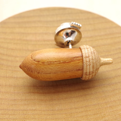 Wood Carving Acorn Lapel Pin KEYAKI & Maple : A-16_TP 第2張的照片