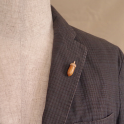 Wood Carving Acorn Lapel Pin KEYAKI & Maple : A-16_TP 第7張的照片