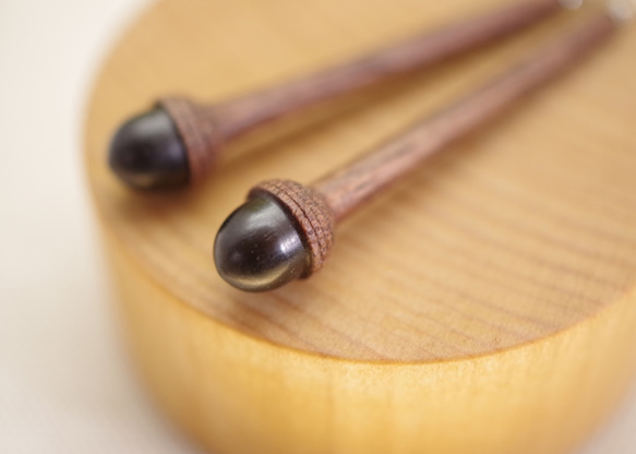 PAB-4 LONG Wooden Acorn Earring [ Ebony & Walnut] 第4張的照片