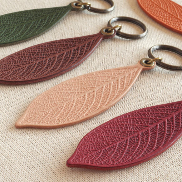 Leather Leaf Keychain RENEWAL 第2張的照片