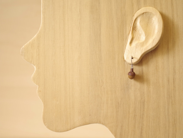 Wooden Leaf and Acorn Earrings : Walnut | Color variations 第5張的照片