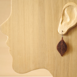 Wooden Leaf and Acorn Earrings : Walnut | Color variations 第6張的照片