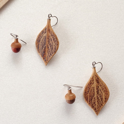 Wooden Leaf and Acorn Earrings : Oak | Color variations 第2張的照片