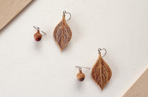 Wooden Leaf and Acorn Earrings : Oak | Color variations 第2張的照片